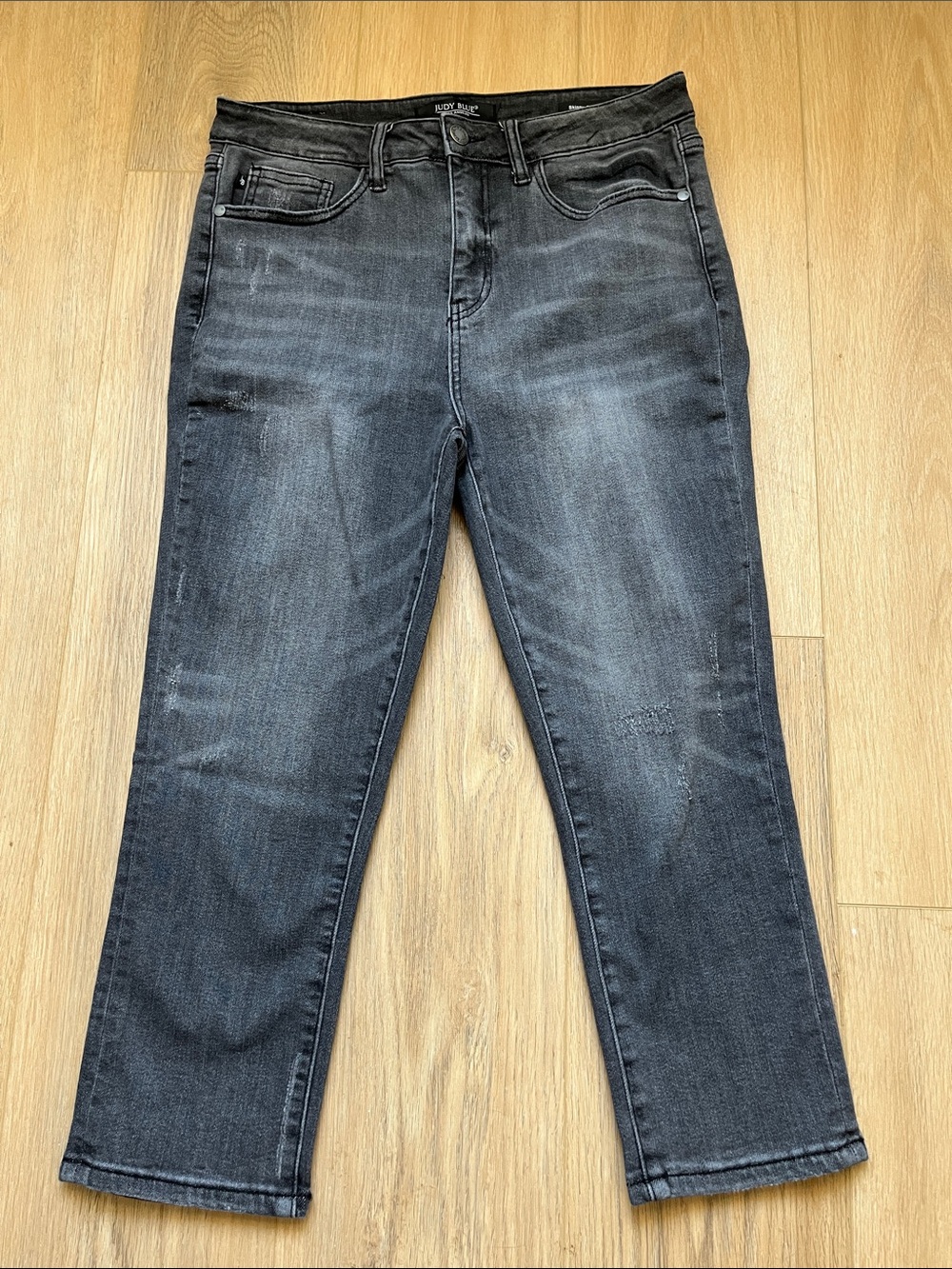 Judy Blue Women's Washed Black Distressed Skinny Fit Capris